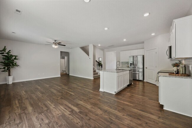 Building Photo - 545 Robotic Ln
