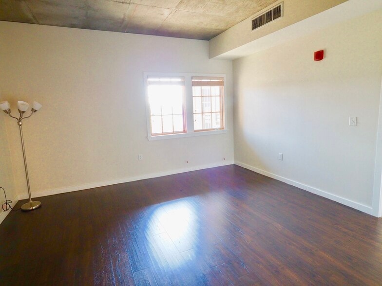 Bedroom - 275 S Harrison St