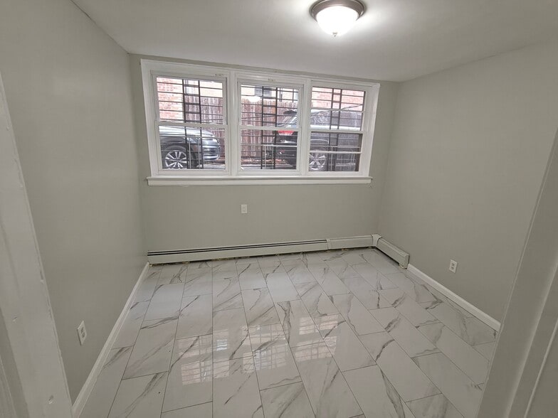 Building Photo - 48 Carteret St
