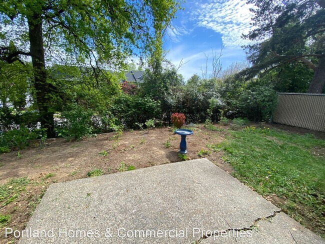 Building Photo - 2 br, 1 bath House - 832 SE Lambert Circle