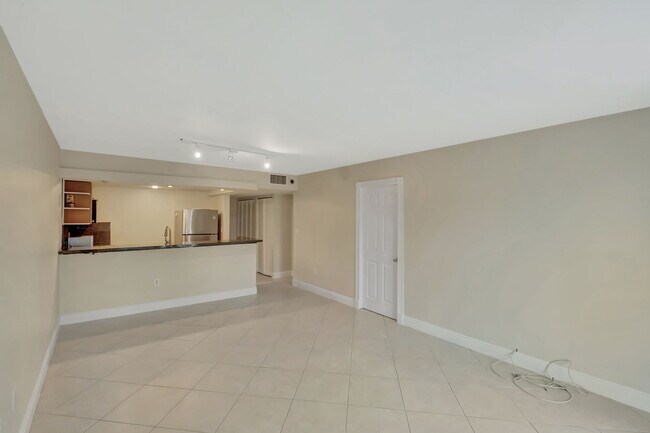 Building Photo - 345 Ocean Dr