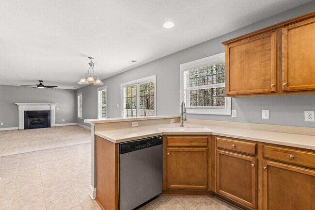 Building Photo - 907 Stagecoach Dr