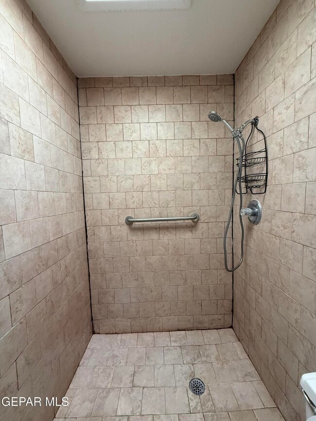 Building Photo - 6828 Escondido Dr