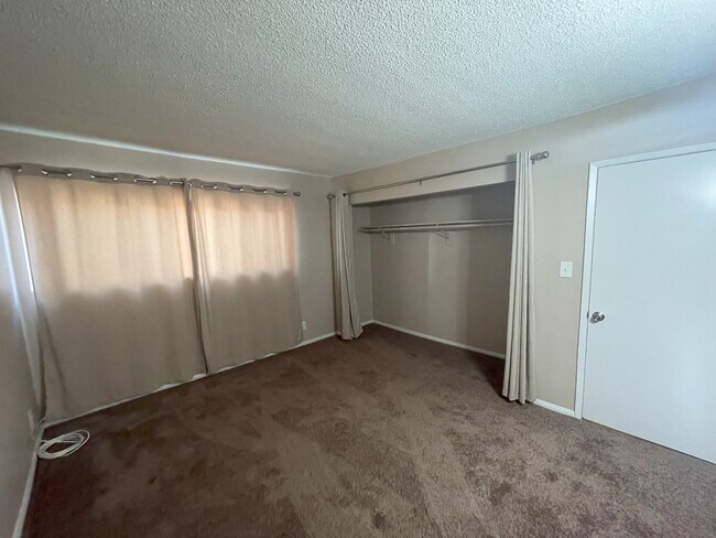 Building Photo - 4075 Oakwood Ave