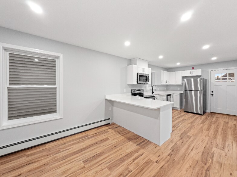 Building Photo - 107 Abbott St