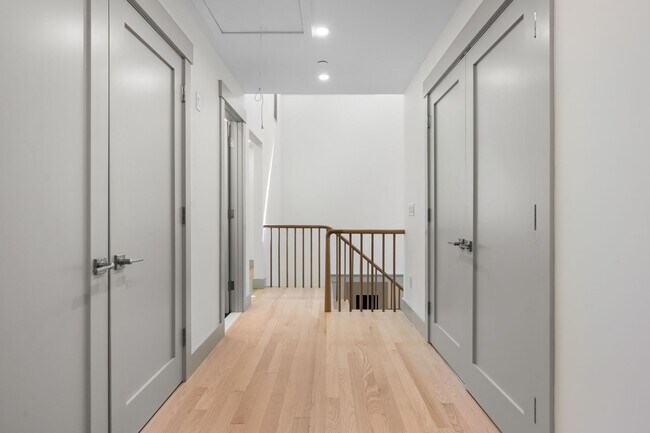 Building Photo - Modern Farmhouse 3 Bedroom 3.5 Barhroom