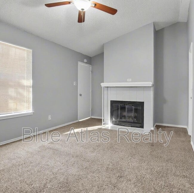 Building Photo - 1009 W Hills Terrace