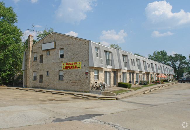 Building Photo - Amber Court Apartments