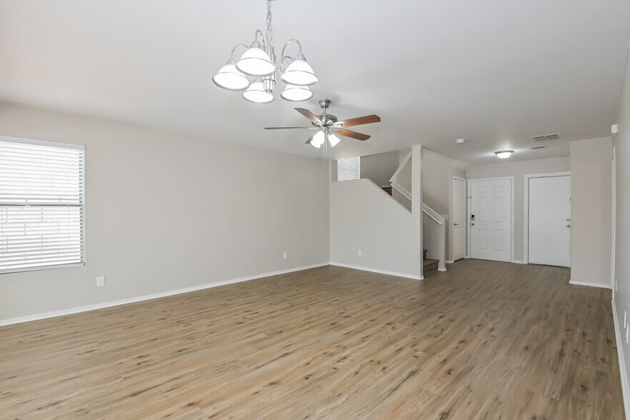 Building Photo - 6916 S Cottontail Run Ave