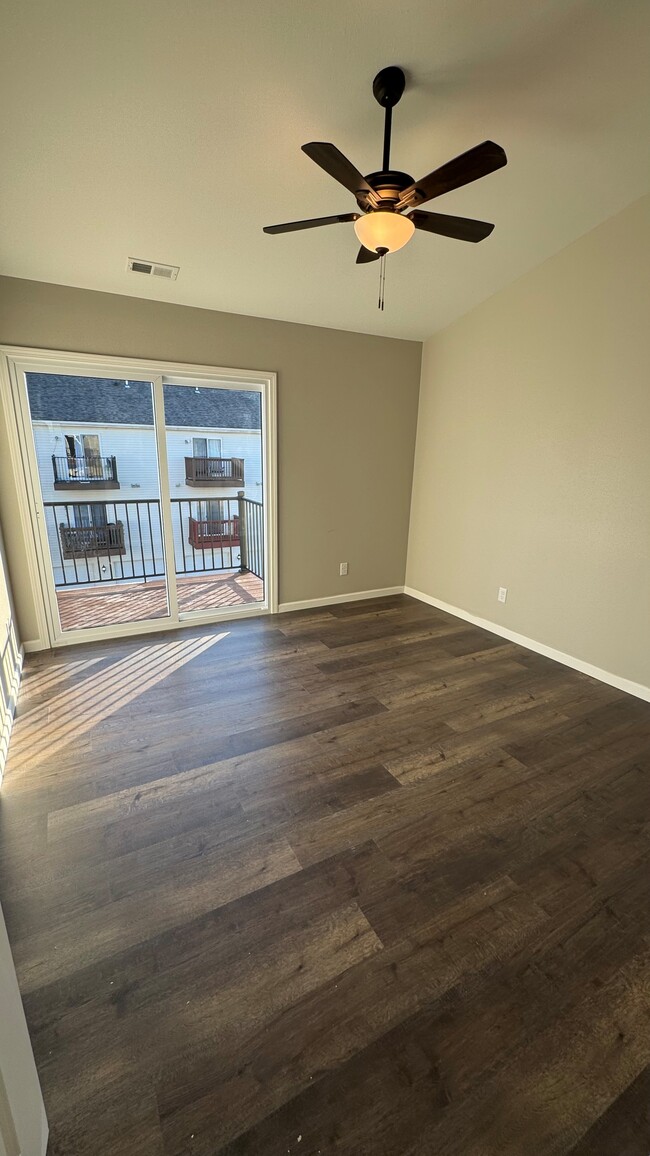 Building Photo - 700 Harbor Woods Dr