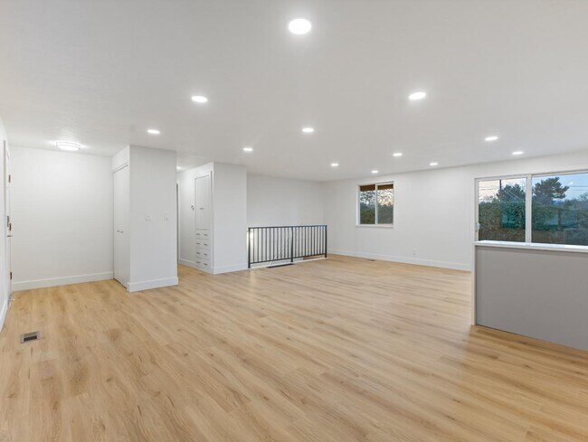 Building Photo - 4980 S 1645 E