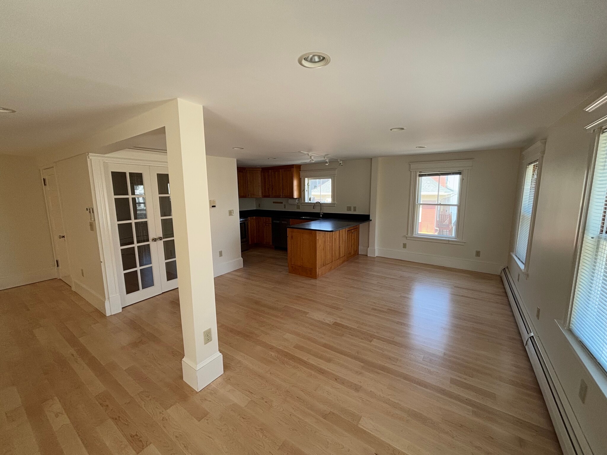 Living/dining area - 20 Jewett St