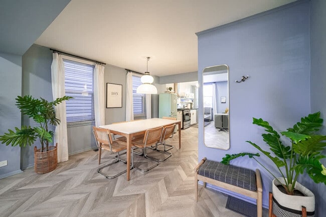 Building Photo - 1411 W Grand Ave