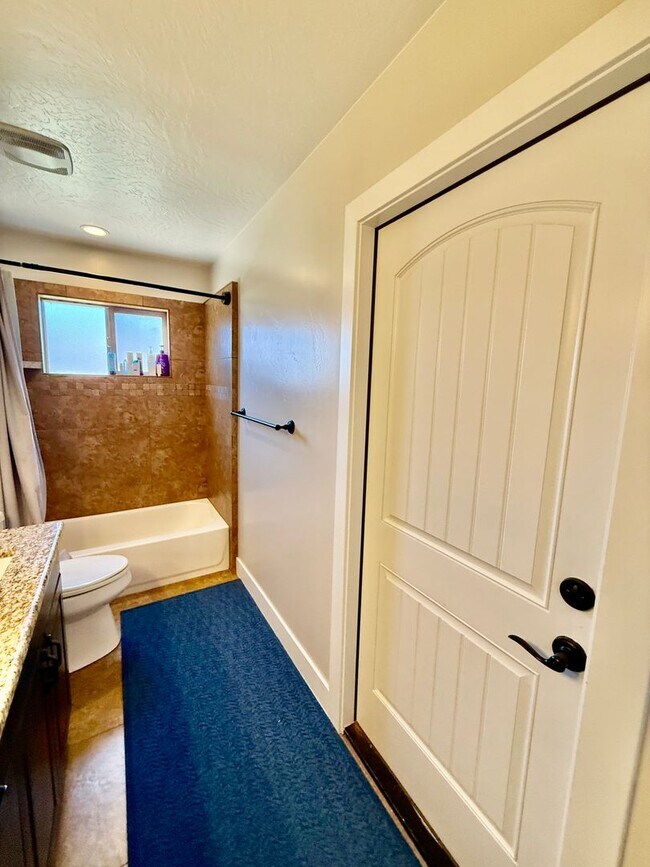 Building Photo - 521 N Creek Ridge Dr