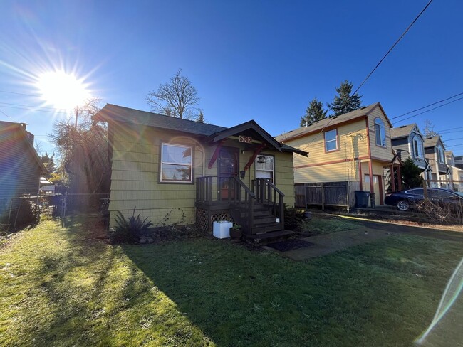 Building Photo - Character-Rich Two-Bedroom with Vintage Bath, Ample Storage & Expansive Outdoor Space