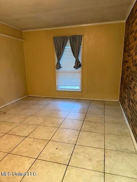 Building Photo - 320 Springdale Cir