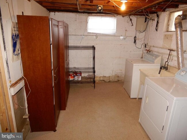 Building Photo - 2227 Arlington Terrace