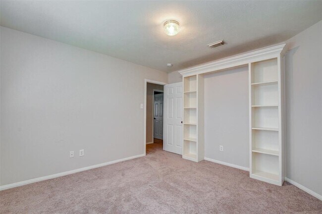 Building Photo - 25915 Drybrook Rd