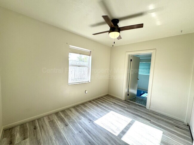 Building Photo - 1074 Gerona Ave