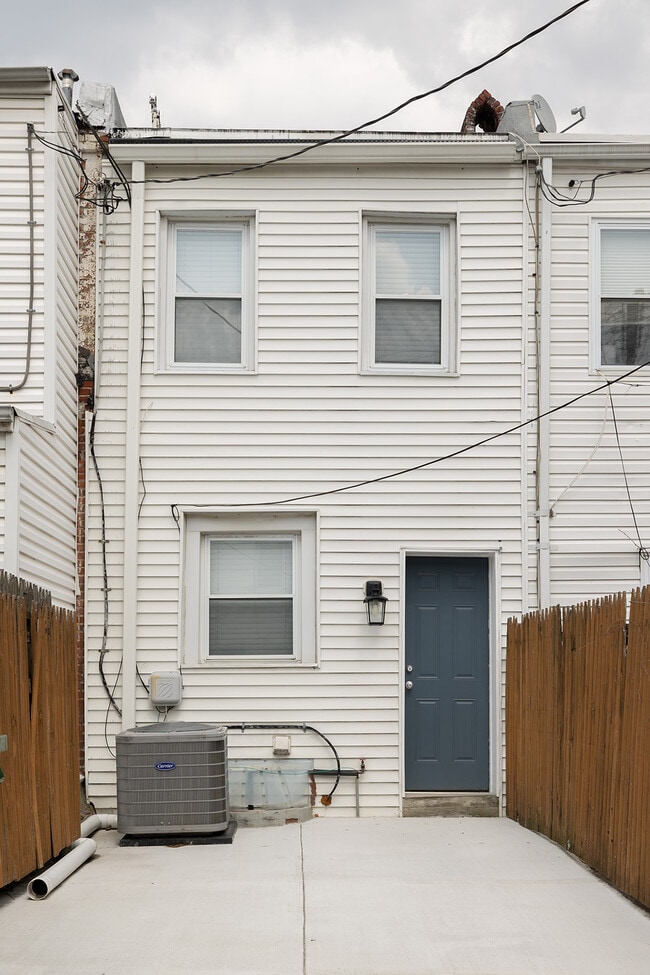 Building Photo - 6 N Decker Ave