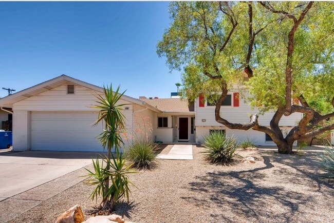 Building Photo - Exceptional 6-Bedroom Residence Near ASU with Garage & Modern Conveniences