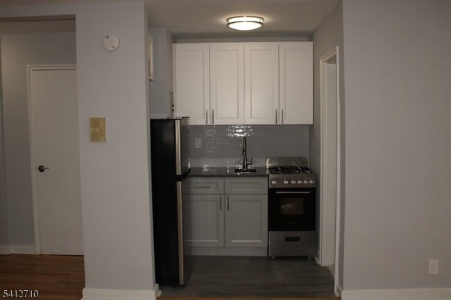 Building Photo - 819 Bloomfield Ave