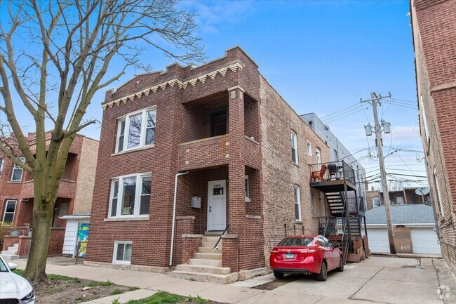 Building Photo - 2418 W Medill Ave
