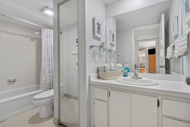 Building Photo - 212 2nd Ln