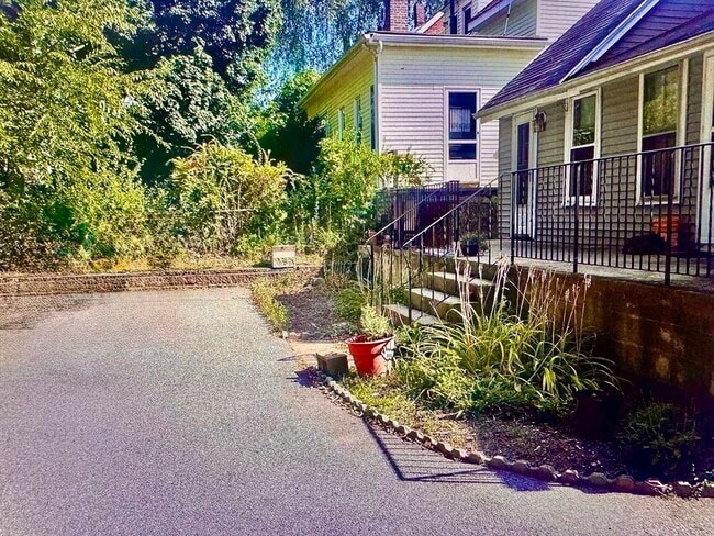 Building Photo - 12 Orange St