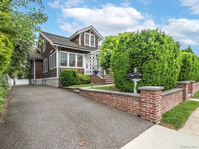 Building Photo - 29 Birch St