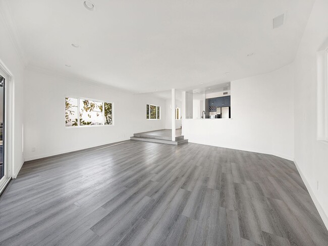 Building Photo - This Hollywood Home is a Must-See!