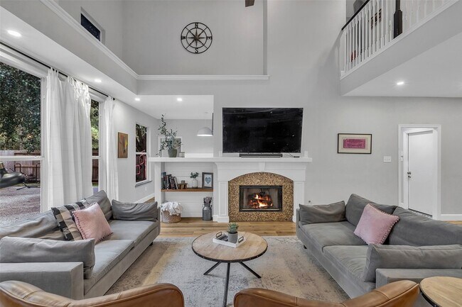 Building Photo - 211 Maple Path Pl