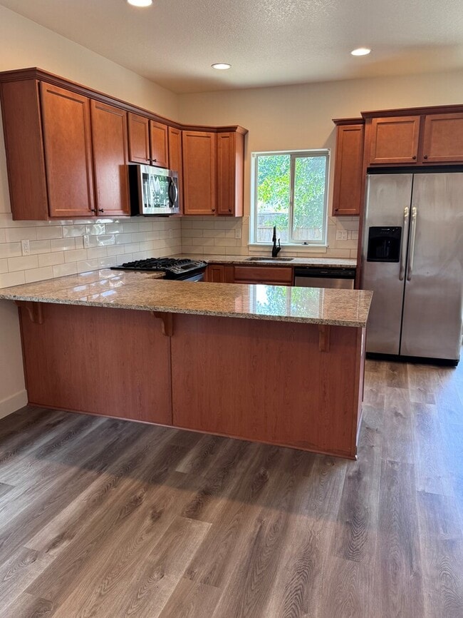 Building Photo - Beautiful Home with LVP Flooring, SS Appli...