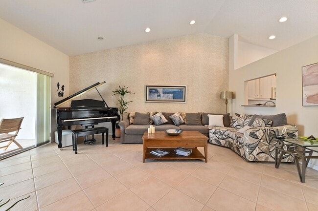 Building Photo - 6077 Lake Hibiscus Dr