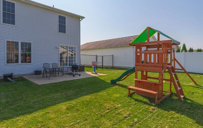 Building Photo - Welcome to the perfect blend of space, sty...
