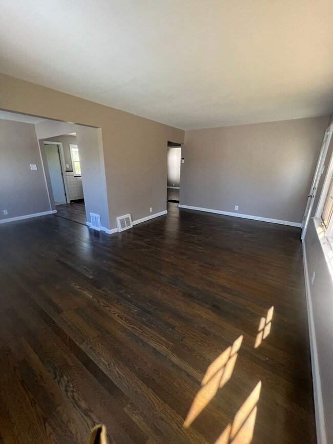 Building Photo - 3 Bedroom One Bath House in Bissell Hills ...