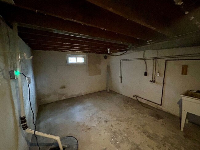 Building Photo - 5832 Childs Ave