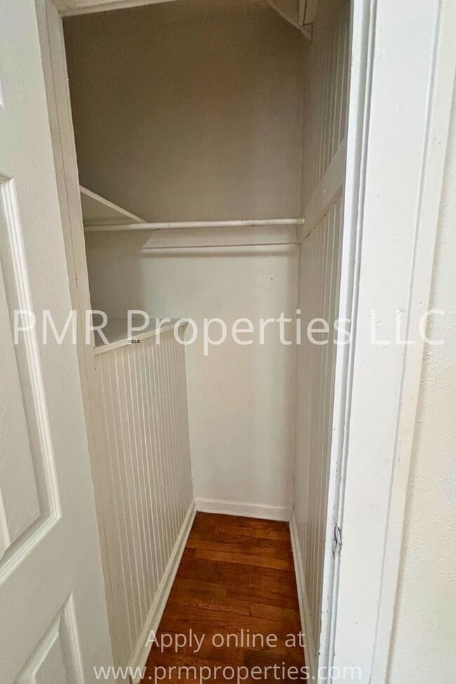 Building Photo - 3 Bedrooms / 1 Bathroom House