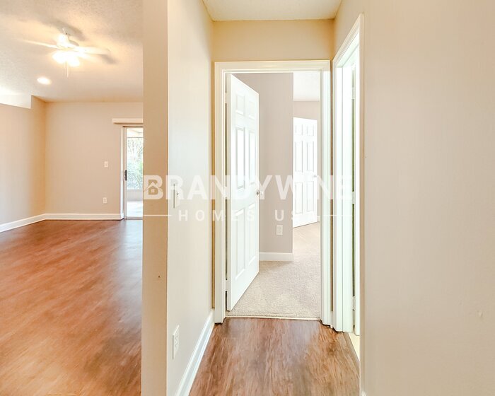 Building Photo - 542 Queensbridge Dr