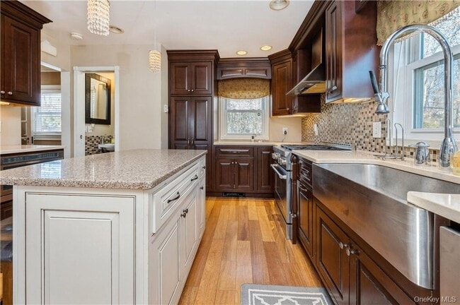 Building Photo - 353 Old Mamaroneck Rd