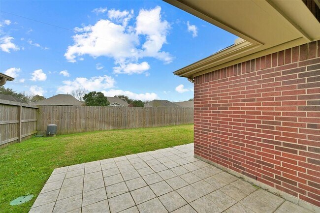Building Photo - 404 Live Oak Ln