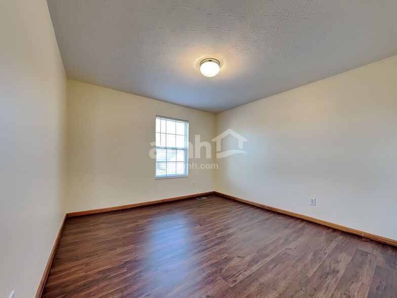 Building Photo - 6088 Lakewood Dr