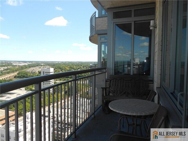 Building Photo - 1 Spring St