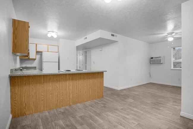 Building Photo - Lakeview Apartments