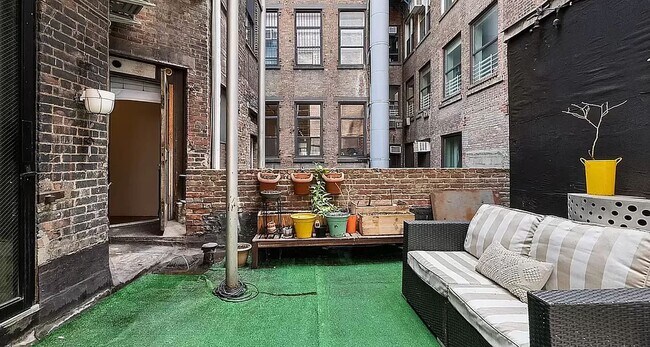 Building Photo - 6 West 14th Street