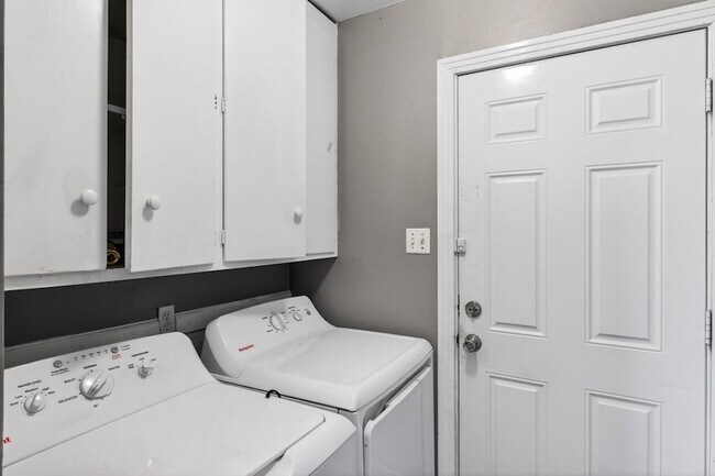 Building Photo - 2011 W 16th St