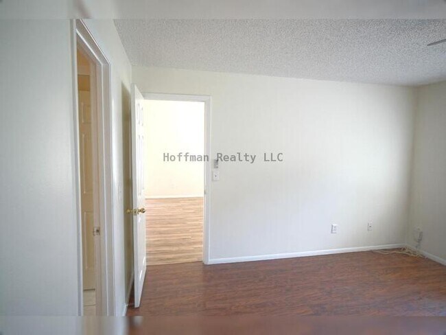 Building Photo - 2-Bed, 2-Bath Condo in Meadowood Community Temple Terrace