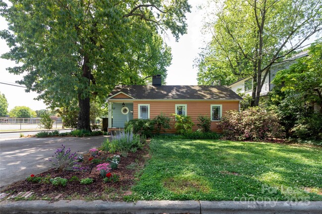 Building Photo - 3440 Oakwood Ave