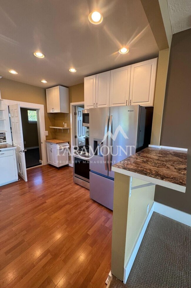 Building Photo - Stunning 3-bedroom, 1-bath home with a water view and fantastic amenities!