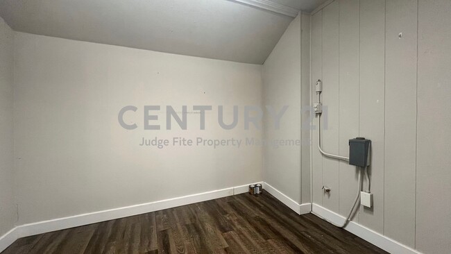 Building Photo - Charming 2-Story 2/1.5 Condo For Rent!